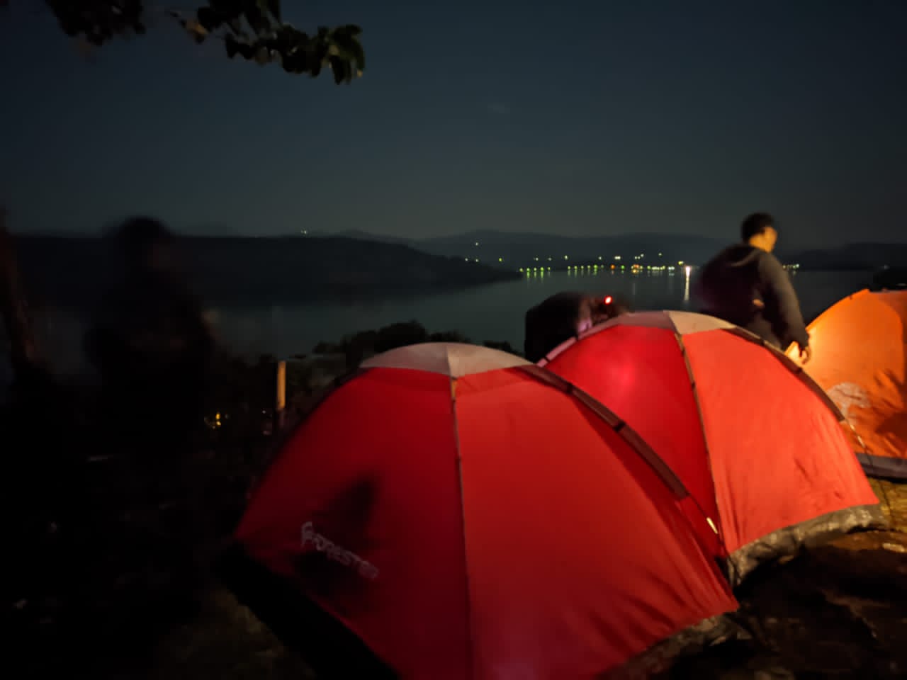 Suasana camping HAI Makassa dan PCC dimalam hari. 